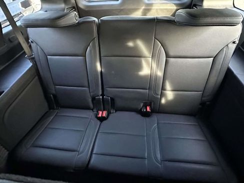Used 2025 Chevrolet Suburban Z71 AWD/4WD image 16