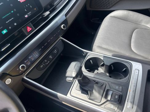 Used 2026 Kia Carnival FWD image 44