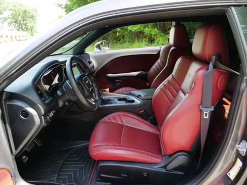 Used 2018 Dodge Challenger SRT Hellcat RWD image 22