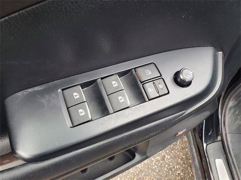 Used 2015 Toyota Highlander Limited Platinum image 12