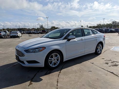 Used 2018 Ford Fusion SE w/ Fusion SE Technology Package image 5