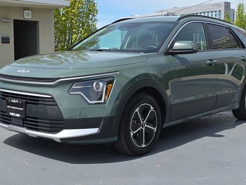 Used 2023 Kia Niro EX FWD image 8