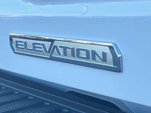 New 2026 GMC Sierra 1500 Elevation image 9