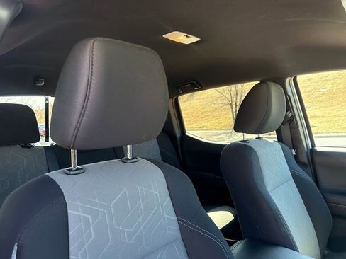 Used 2022 Toyota Tacoma TRD Off-Road w/ Technology Package image 24