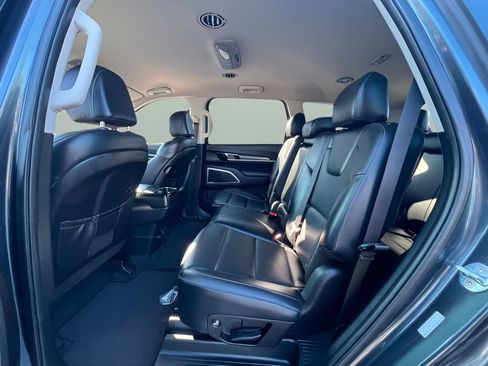 Used 2022 Kia Telluride LX AWD/4WD image 23