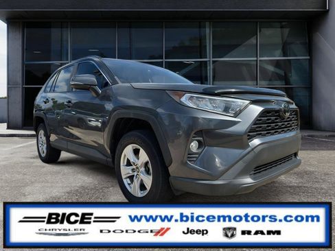 Used 2019 Toyota RAV4 XLE w/ Convenience Package FWD image 1