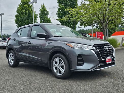 New 2025 Nissan Kicks Play S image 2