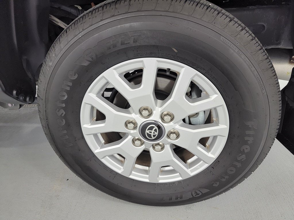 Certified 2024 Toyota Tacoma SR5 AWD/4WD image 9