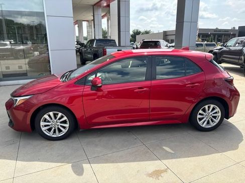 Used 2025 Toyota Corolla SE FWD image 4
