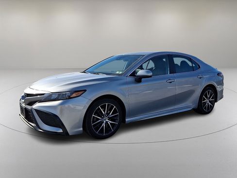 Used 2021 Toyota Camry SE image 5