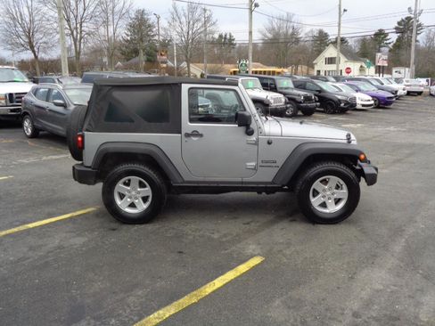 Used 2015 Jeep Wrangler Sport w/ Quick Order Package 24S AWD/4WD image 5