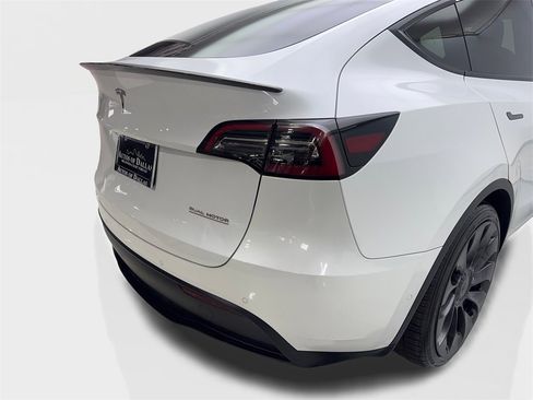 Used 2021 Tesla Model Y Performance image 18