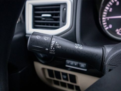 Used 2018 Nissan Titan SV image 15