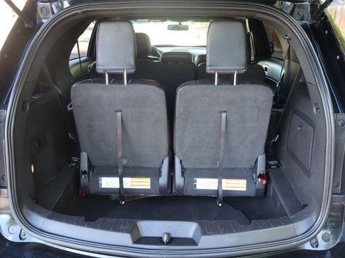 Used 2014 Ford Explorer XLT w/ Equipment Group 202A AWD/4WD image 14