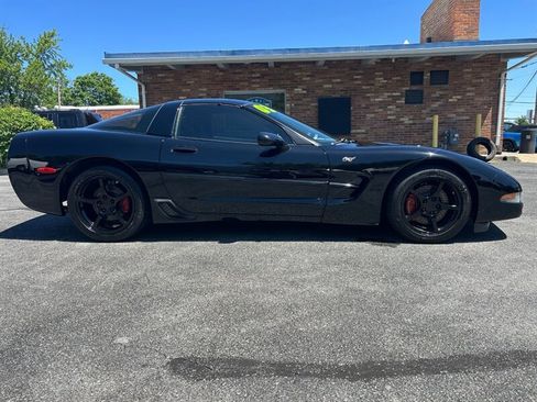Used 2003 Chevrolet Corvette Coupe w/ Preferred Equipment Group RWD image 3