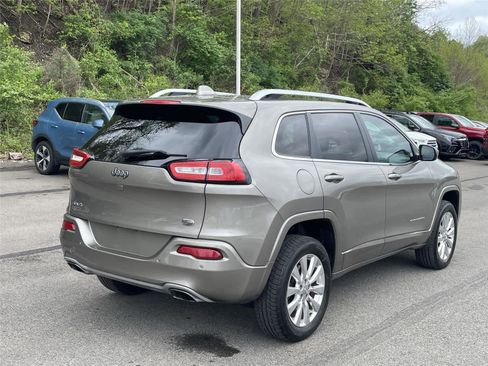 Used 2016 Jeep Cherokee Overland AWD/4WD image 5
