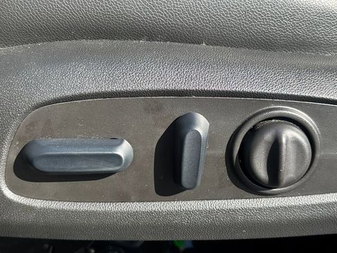 Used 2024 GMC Terrain SLT w/ Tech Package image 8