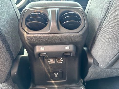 Used 2025 Jeep Wrangler Unlimited Sahara AWD/4WD image 20