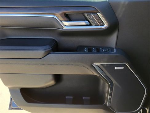 Used 2023 GMC Sierra 1500 SLT image 16