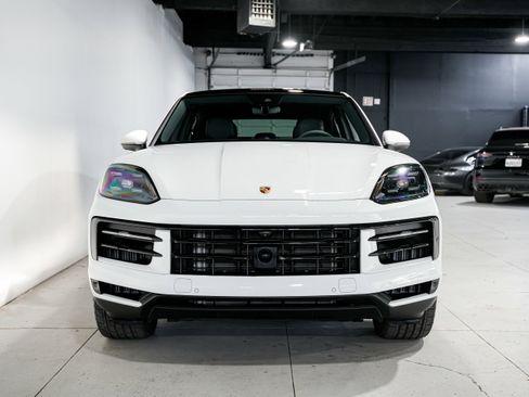 Used 2024 Porsche Cayenne w/ Premium Package Plus image 5