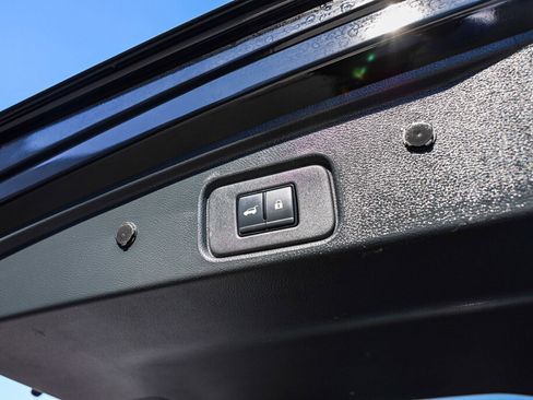 Used 2025 Nissan Pathfinder SV image 28