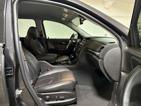 Used 2015 Chevrolet Traverse LT FWD image 21