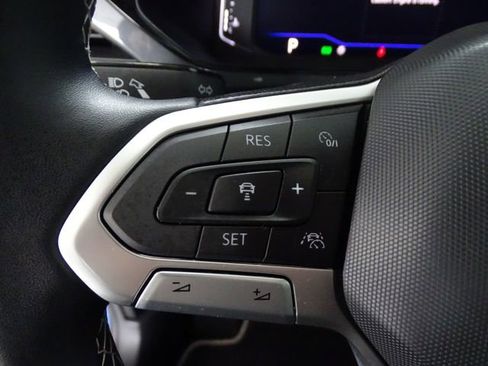 Used 2023 Volkswagen Taos SEL image 7