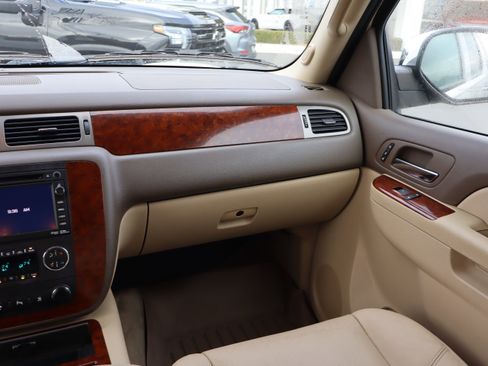 Used 2011 Chevrolet Tahoe LTZ image 16