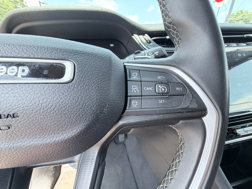 Used 2023 Jeep Grand Cherokee L Laredo RWD image 14