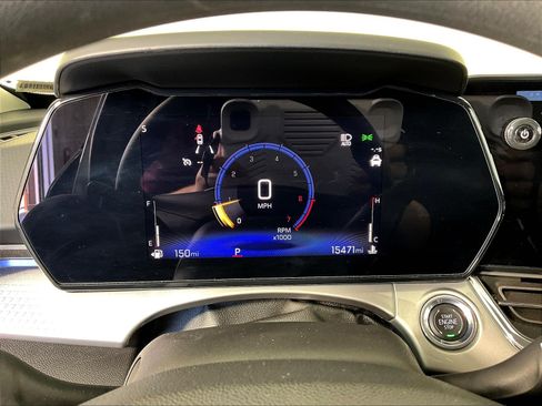 Used 2025 Chevrolet Trax LT FWD image 12