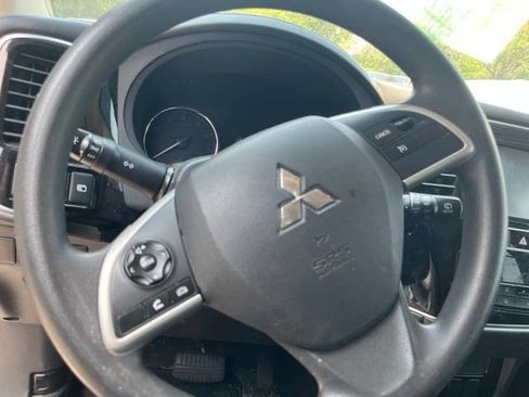 Used 2019 Mitsubishi Outlander ES FWD image 18
