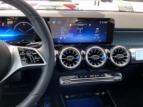 Used 2025 Mercedes-Benz GLB 250 image 7