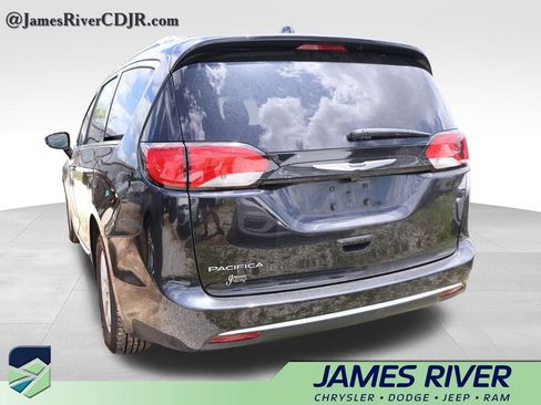 Used 2020 Chrysler Pacifica Touring-L w/ Advanced Safetytec Group FWD image 18