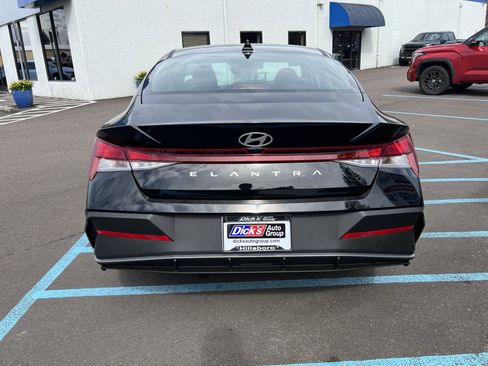 New 2026 Hyundai Elantra SE image 4