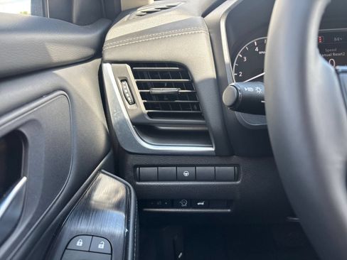 Used 2026 Nissan Rogue SV FWD image 35
