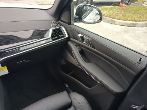 New 2026 BMW X5 sDrive40i image 17