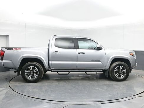 Used 2019 Toyota Tacoma TRD Sport AWD/4WD image 11
