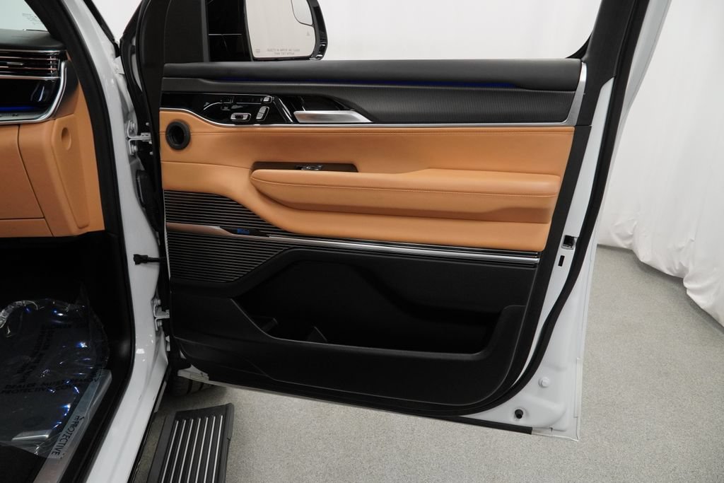 Used 2024 Jeep Grand Wagoneer Series III w/ Quick Order Packagew 28T AWD/4WD image 46