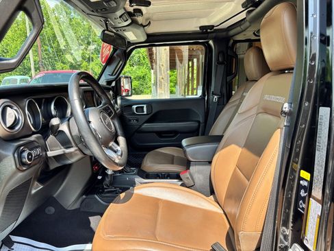 Used 2020 Jeep Wrangler Unlimited Rubicon w/ Cold Weather Group AWD/4WD image 11