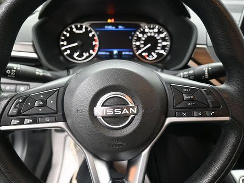 Used 2024 Nissan Altima 2.5 SV FWD image 15