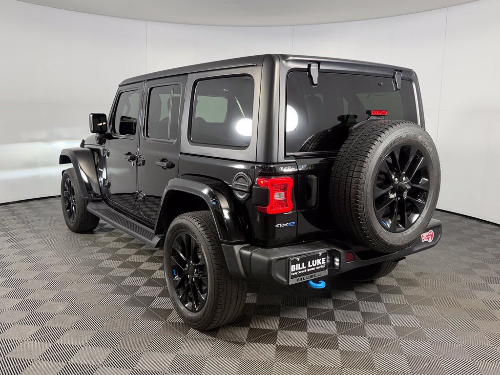 Used 2023 Jeep Wrangler Unlimited Sahara AWD/4WD image 6