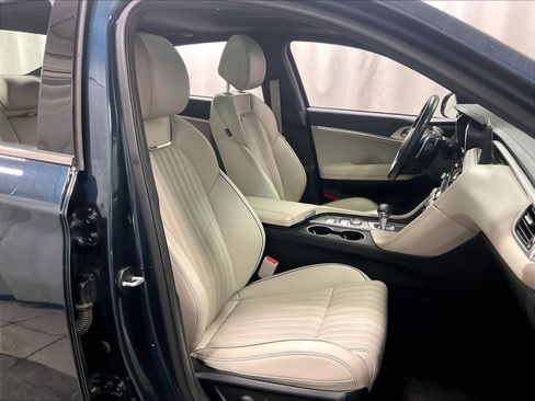 Used 2023 Genesis G70 2.0T w/ Sport Prestige Package image 11