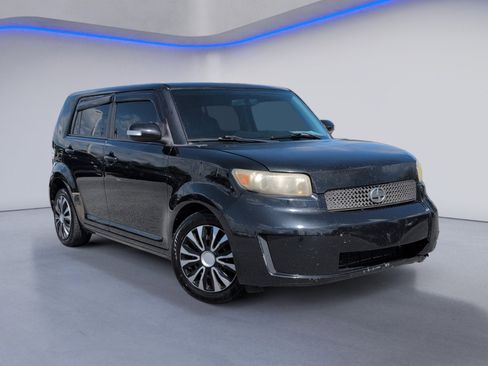 Used 2009 Scion xB FWD image 2