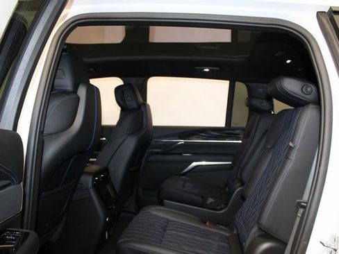 New 2025 Cadillac Escalade IQ Sport 1 w/ LPO, ONYX Package image 8