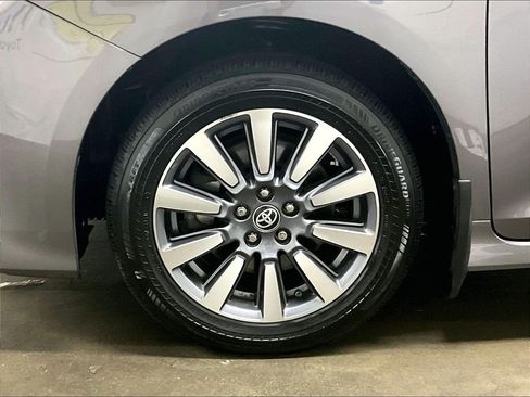 Certified 2020 Toyota Sienna XLE Premium AWD/4WD image 7