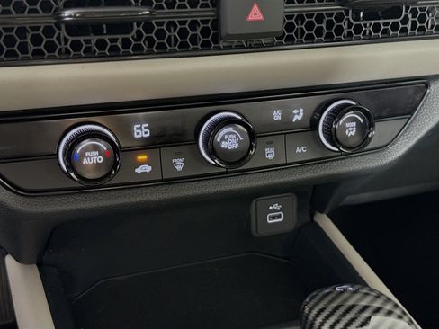 Certified 2025 Honda HR-V LX image 17