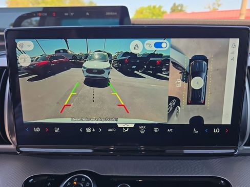 Used 2025 Ford Expedition Active image 19