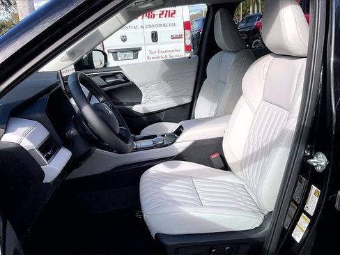 New 2026 Mitsubishi Outlander SEL image 9