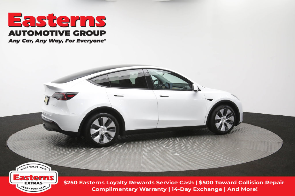 Used 2022 Tesla Model Y Long Range AWD/4WD image 39