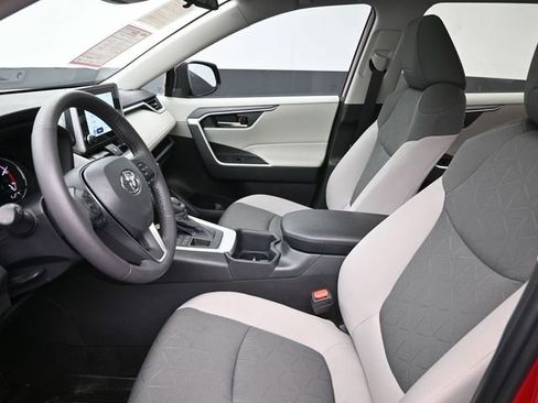 Certified 2025 Toyota RAV4 XLE w/ Convenience Package image 31